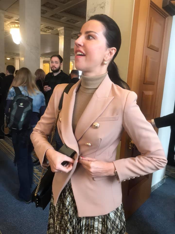 Соратница Зеленского в пиджаке за 47 тысяч не постеснялась прийти в Раду (фото)